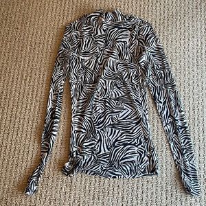 Sheer zebra going out top